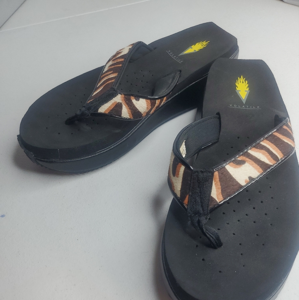VOLATILE Wedge Platform Flip Flop Sandals Women's Size Us 7 Tan/black